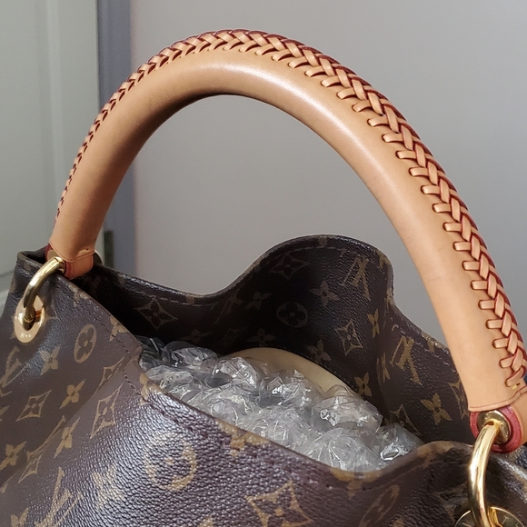 ๐ SOLD ๐ Louis Vuitton Monogram Artsy - Picture 4 of 17